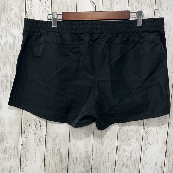 Adidas Pacer Short 3” inseam Stripe Heather Black Size XL NWT - Picture 3 of 5